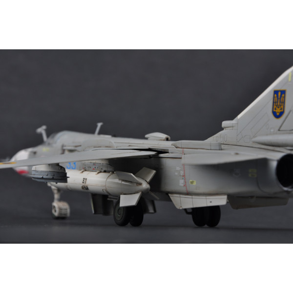 Літак Сухий Су-24МР реактивний літак 1/72 Trumpeter 01672
