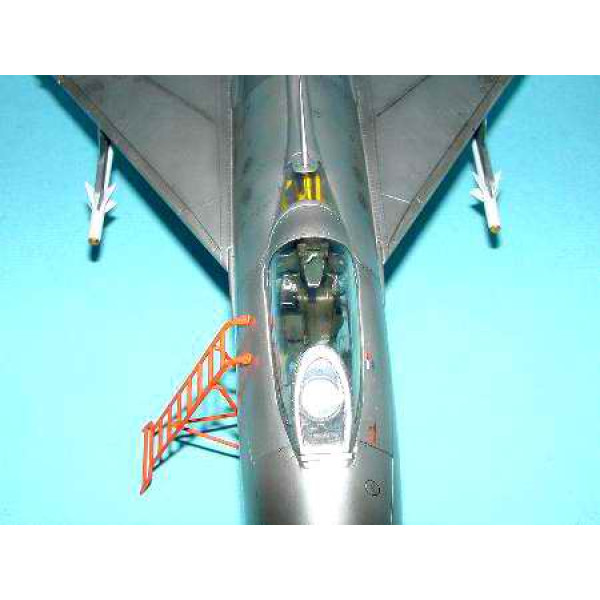 Радянський Винищувач МіГ-21 Ф-13 1/32 Trumpeter 02210