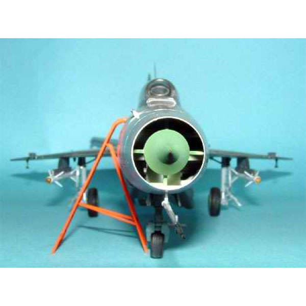 Радянський Винищувач МіГ-21 Ф-13 1/32 Trumpeter 02210