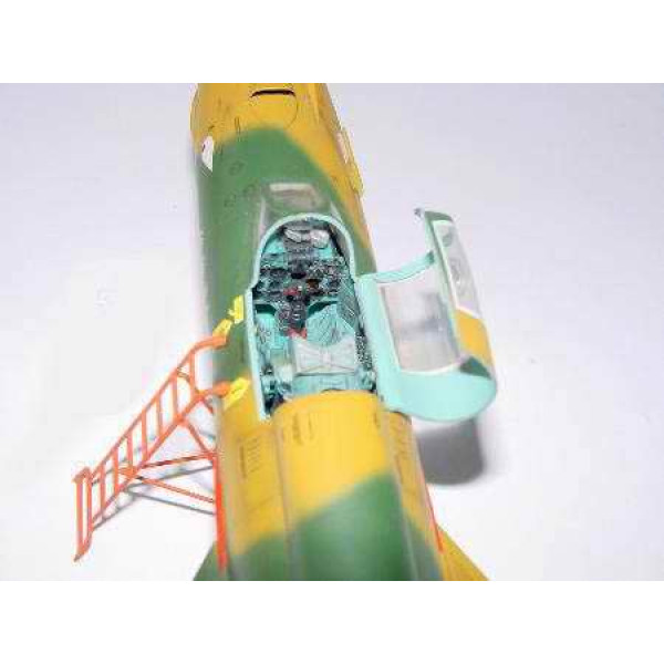 Радянський винищувач МіГ-21МФ 1/32 Trumpeter 02218