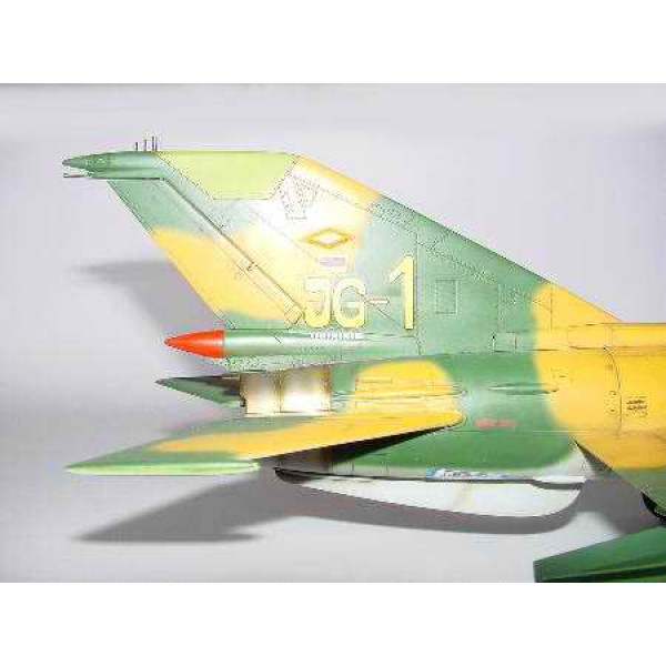 Радянський винищувач МіГ-21МФ 1/32 Trumpeter 02218