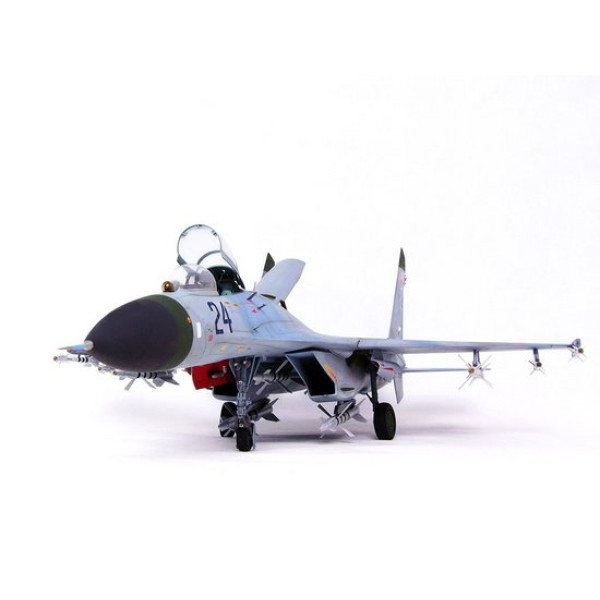 Російський винищувач  СУ-27 1/32 Trumpeter 02224