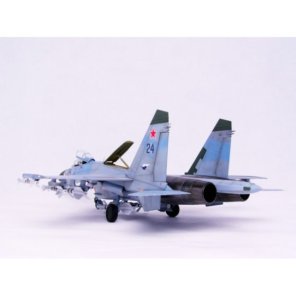Російський винищувач  СУ-27 1/32 Trumpeter 02224