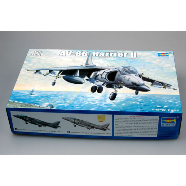 Американський штурмовик AV-8B Harrier II 1/32 Trumpeter 02229