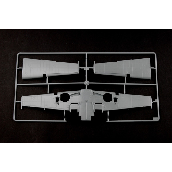 Німецький винищувач BF109E-4 / Trop 1/32 Trumpeter 02290