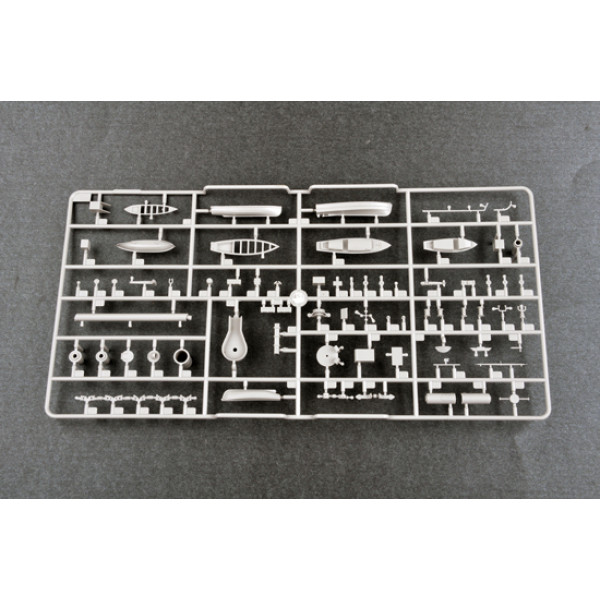 HMS Hood Battle Cruiser 1/200 Trumpeter 03710