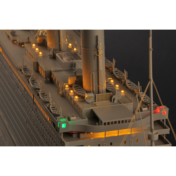 "Titanic" (with LED light) 1/200 Trumpeter 03719
