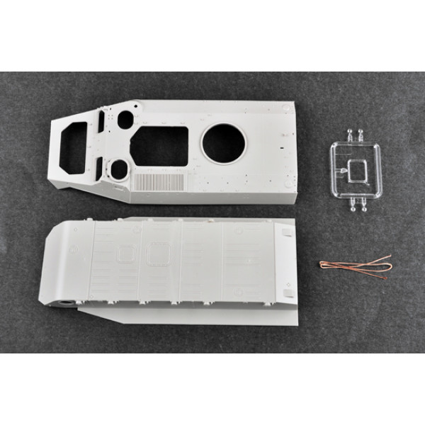 9K35 Strela-10 SA-13 Gopher Surface-to-Air Missile System  1/35 Trumpeter  05554