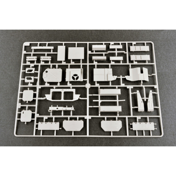 9K35 Strela-10 SA-13 Gopher Surface-to-Air Missile System  1/35 Trumpeter  05554