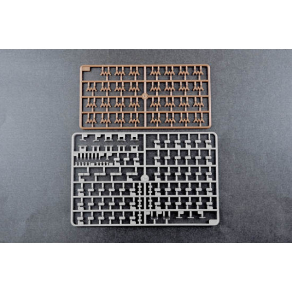 T-72B/B1 MBT (w/kontakt-1 reactive armor)  1/35 Trumpeter  05599