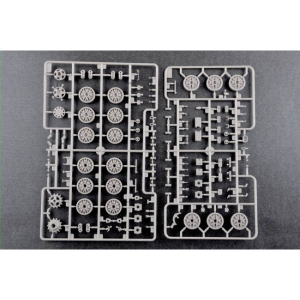 T-72B/B1 MBT (w/kontakt-1 reactive armor)  1/35 Trumpeter  05599