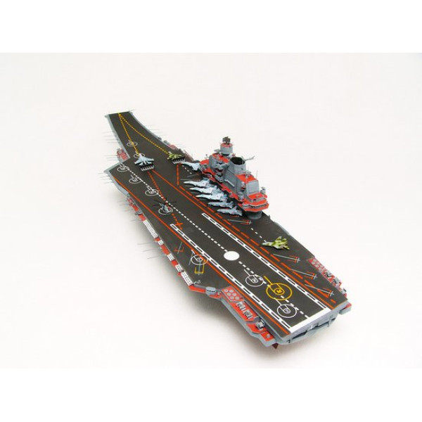 Авіаносець "Адмірал Кузнєцов" 1/350 Trumpeter 05606