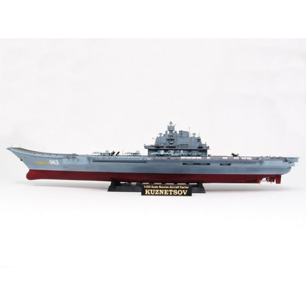 Авіаносець "Адмірал Кузнєцов" 1/350 Trumpeter 05606