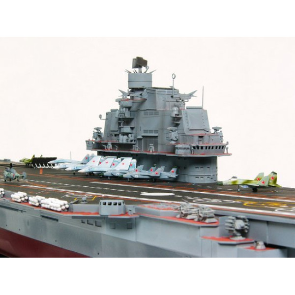 Авіаносець "Адмірал Кузнєцов" 1/350 Trumpeter 05606