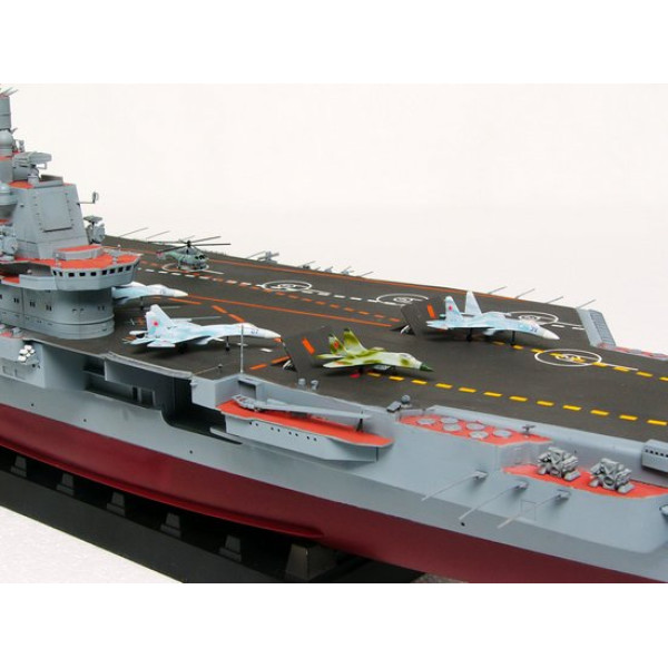 Авіаносець "Адмірал Кузнєцов" 1/350 Trumpeter 05606