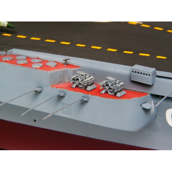 Авіаносець "Адмірал Кузнєцов" 1/350 Trumpeter 05606