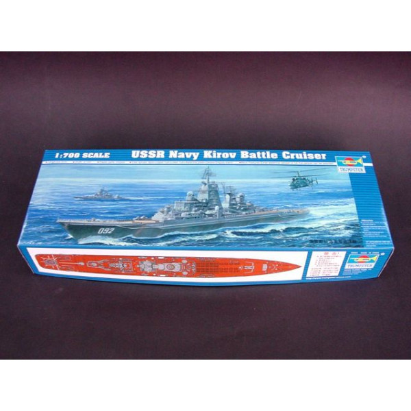 Бойовий крейсер ВМФ СРСР "Кіров" 1/700 Trumpeter 05707