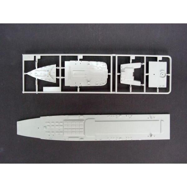 Бойовий крейсер ВМФ СРСР "Кіров" 1/700 Trumpeter 05707