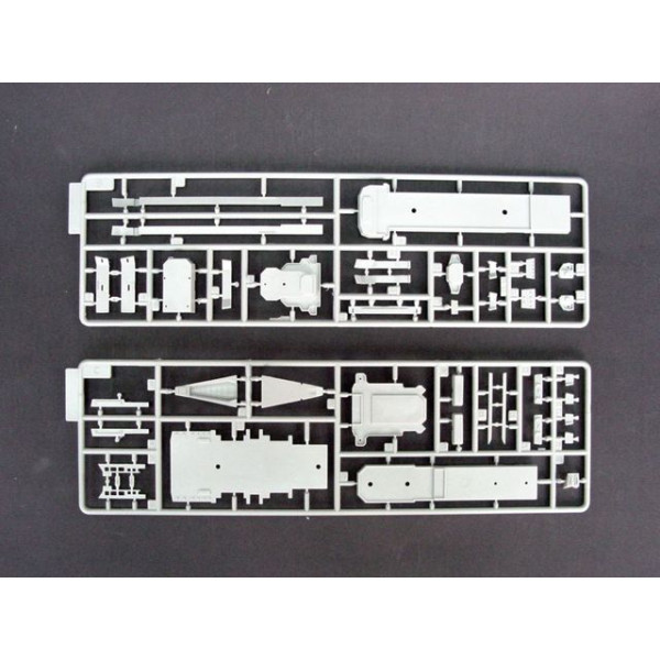Бойовий крейсер ВМФ СРСР "Кіров" 1/700 Trumpeter 05707