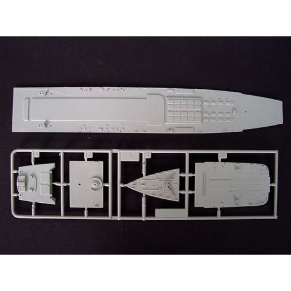 Бойовий крейсер ВМФ СРСР "Калінін" 1/700 Trumpeter 05709