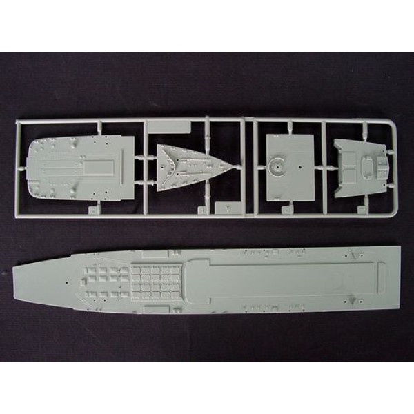 Бойовий крейсер ВМФ СРСР Петро Великий 1/700 Trumpeter 05710