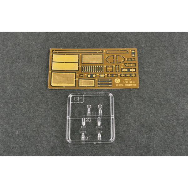 Радянський ЗРК 2К11А Коло-А з ракетами 9М8М 1/35 Trumpeter 09523