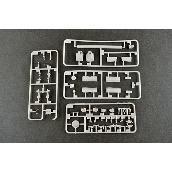 Tank  Russian T-80U MBT  1/35 Trumpeter 09525