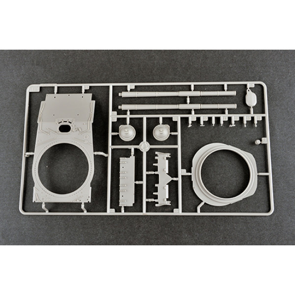 Tank  Russian T-80U MBT  1/35 Trumpeter 09525