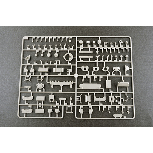 Радянський танк T-72A (зразка 1983 г.) 1/35 Trumpeter 09547