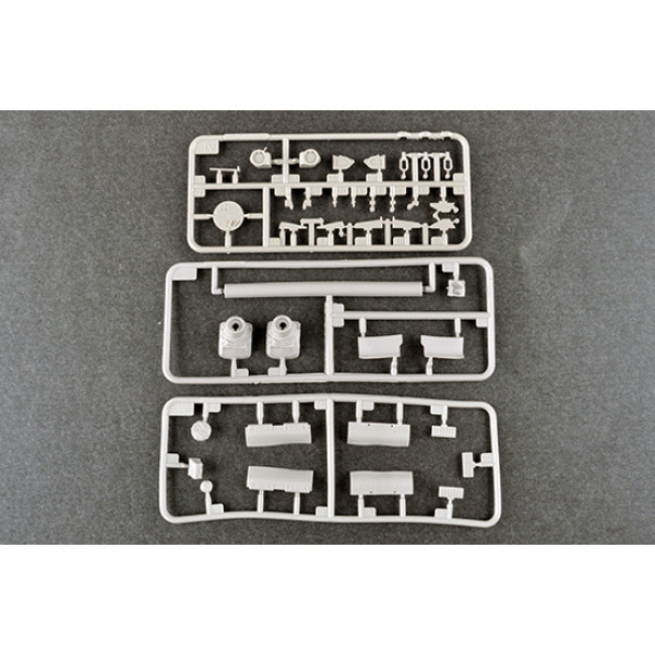 Російський основний танк T-80УЕ-1 MBT 1/35 Trumpeter 09579