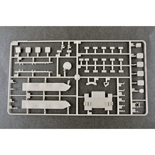Російський основний танк T-80УЕ-1 MBT 1/35 Trumpeter 09579