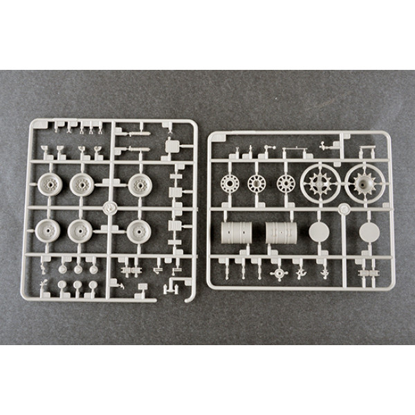Російський основний танк T-80УЕ-1 MBT 1/35 Trumpeter 09579