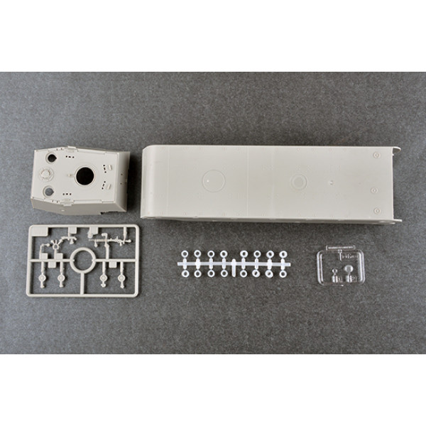  KV-1 1942 Simplified Turret Tank w/Tank Crew 1/35 Trumpeter 09597