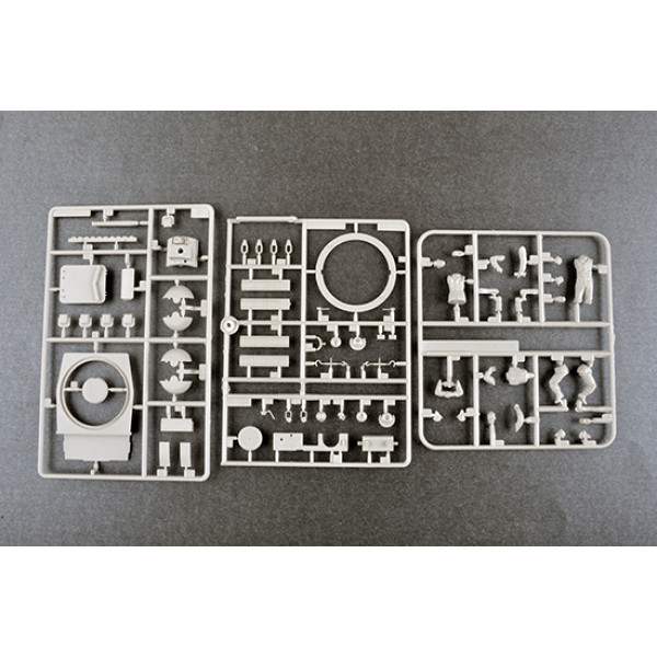  KV-1 1942 Simplified Turret Tank w/Tank Crew 1/35 Trumpeter 09597
