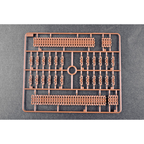  KV-1 1942 Simplified Turret Tank w/Tank Crew 1/35 Trumpeter 09597