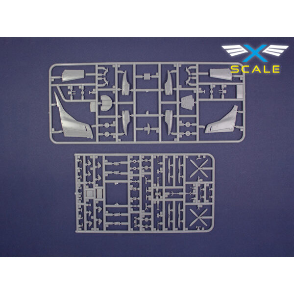 Passanger airliner ATR-42-300 American Eagle  1/144 X-Scale 144009
